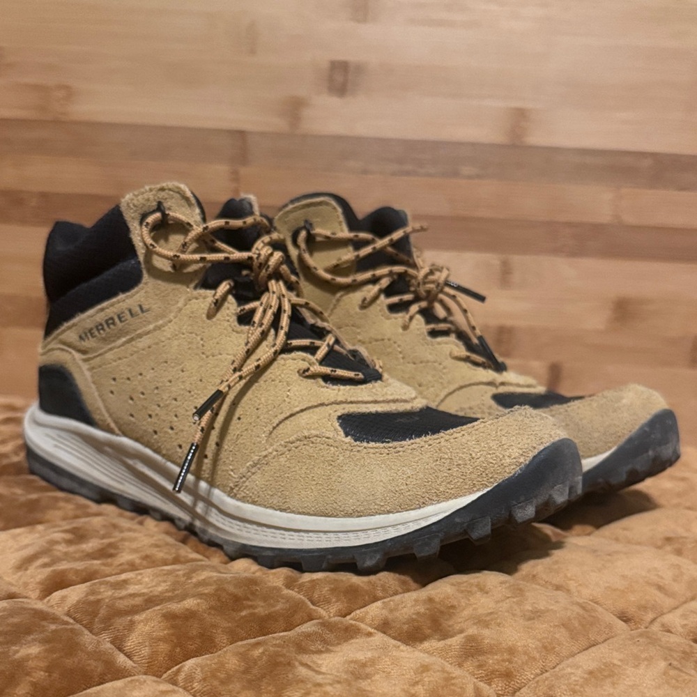 Merrell hiking boots Tan and Black
